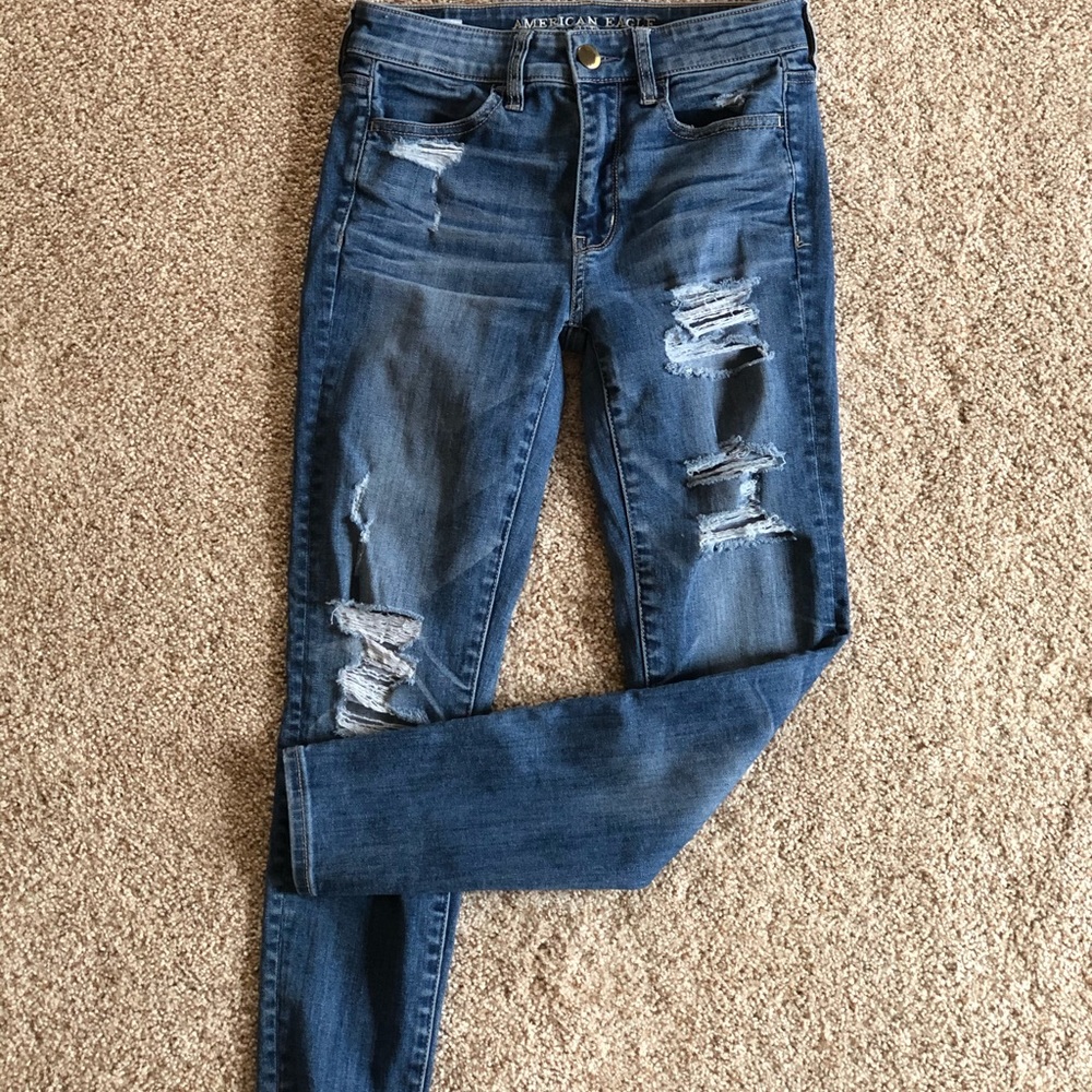 American Eagle Distressed Hi-Rise Jeggings. Size 2 Short.